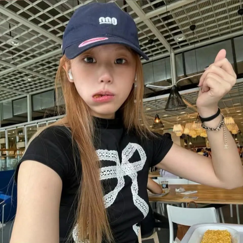 爱与群魔海报