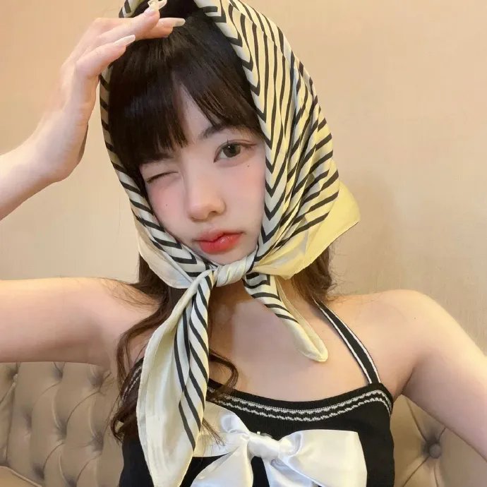 辣个女生海报